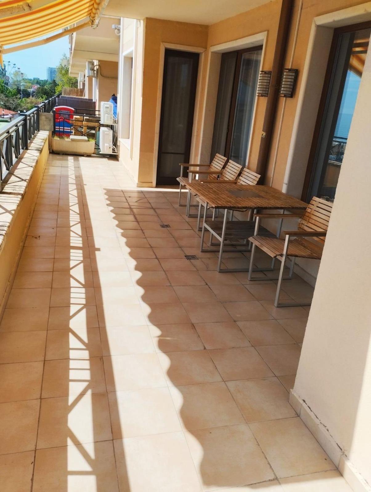 Golden Sands Rentals Apartments Экстерьер фото
